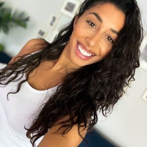 Meet your Posher, Mia